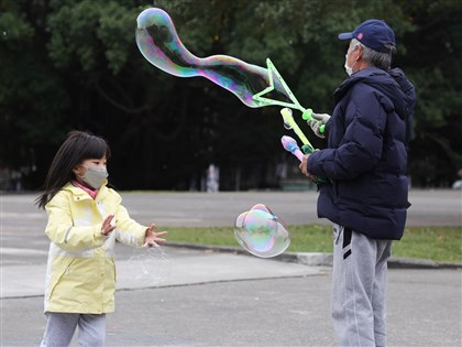 本土增7577例 時隔307天跌破萬例