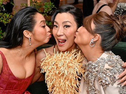 楊紫瓊奪美國演員工會獎激動爆粗口 媽的多重宇宙寫紀錄[影]