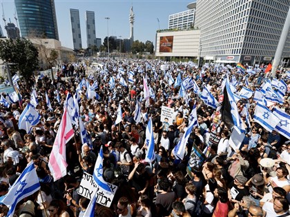 以色列政府强推司法改革 示威民众封路抗议