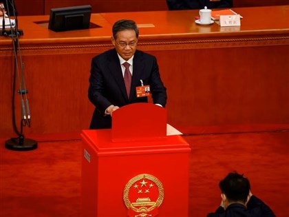 李强成中国新任总理 人大会议2936票通过