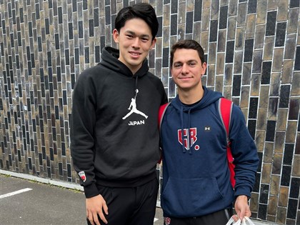 佐佐木朗希為觸身球親送零食賠罪 捷克隊總教練被圈粉