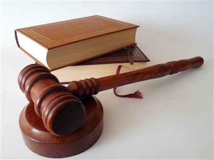 社團年資併公職年資溢領追討判決合憲 憲法法庭：符轉型正義