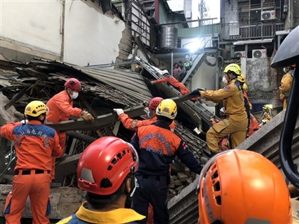 台中市房屋倒塌压3工人 1送医不治2无生命迹象