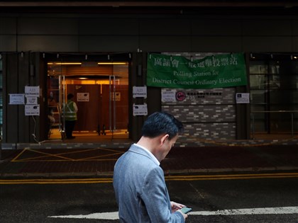 港媒：港府擬大減區議會直選議席  僅保留約1/3