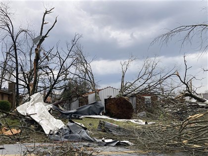 極端春季天氣發威 龍捲風襲美阿肯色州釀2死[影]