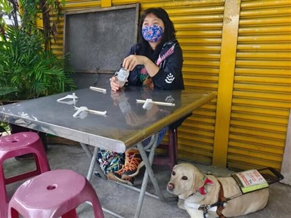 拒導盲犬、視障者坐室外 宜蘭小籠包店道歉