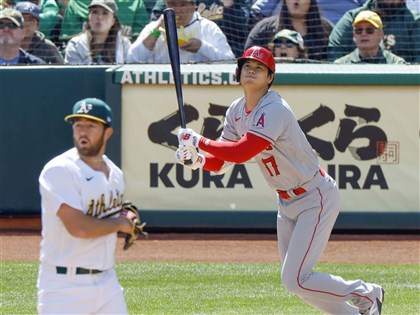 大谷翔平本季首轟 緊接在楚勞特開轟下一球[影]
