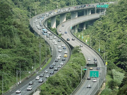 國5宜蘭-坪林車速不到40公里 午後北返車潮湧現