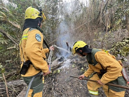 高雄內門山林大火出動逾千人搶救 燒5天終於滅了