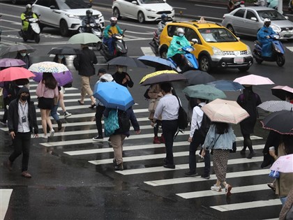 早安世界》鋒面接近明天雨勢最大 中南部水情稍可緩解