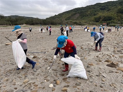 屏東最髒亂海岸 八瑤灣淨灘清出逾2000公斤垃圾