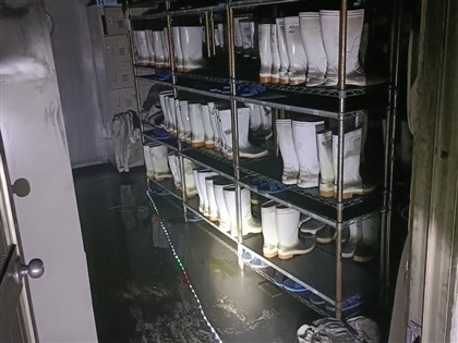 聯華彰化廠大火 消防員：濃煙密布又停電易在廠內迷路