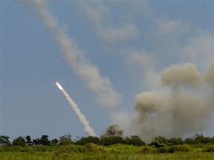 美菲歷來最大規模軍演  演練發射火箭擊沉敵艦