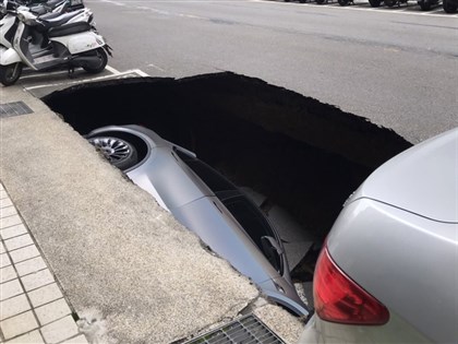 竹北建案鄰近道路坍塌 建築師建商營造商各罰3萬