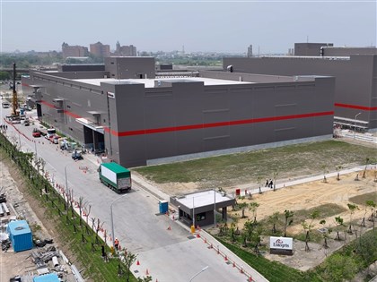 英特格不畏地緣政治緊張 全球最大製造基地高雄啟用