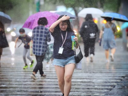 早安世界》受锋面影响 南部与东台湾今有广泛短暂阵雨