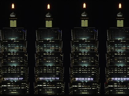 前英相特拉斯訪台 台北101點燈歡迎民主摯友