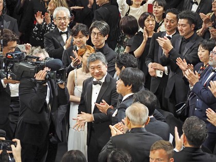 是枝裕和「怪物」闖坎城影展 透露坂本龍一抱病作曲、授權使用專輯[影]