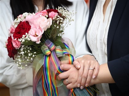 政院公布性平民調 認同同婚合法提升25.2個百分點