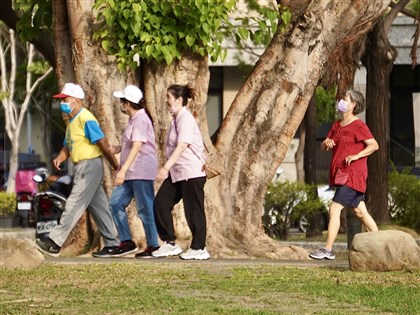 COVID-19疫情第4波流行 長者幼兒等3族群需留意