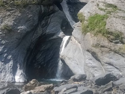 溯溪團年輕好手折翼飛龍瀑布 專家：風險評估不可少