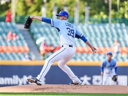 羅力以本土身分再現招牌指叉球 在台時光永生難忘[影]