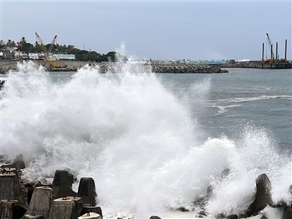 颱風瑪娃逼近 海警發布後勿觀浪違者最重罰25萬