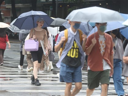 瑪娃轉輕度颱風 外圍環流影響北台灣防大雨