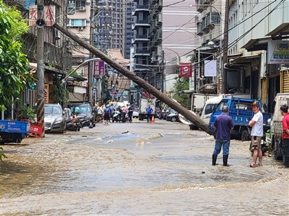 新莊瓊林路自來水管爆裂 預估8日中午修復