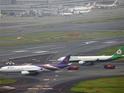 長榮泰航客機東京羽田機場擦撞 無人受傷[影]