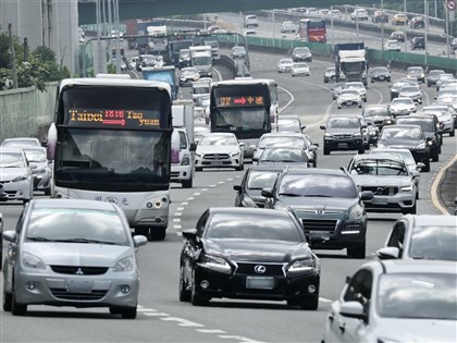 端午連假第2天 國道多處路段壅塞時速不到40公里