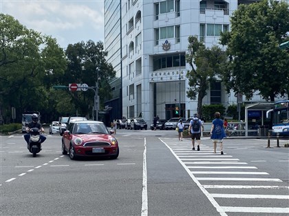 王國材：取締不禮讓行人 擬依分隔線或分隔島區分