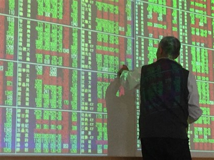 台股失守萬七跌破月線 金管會緊盯美國升息外資動向