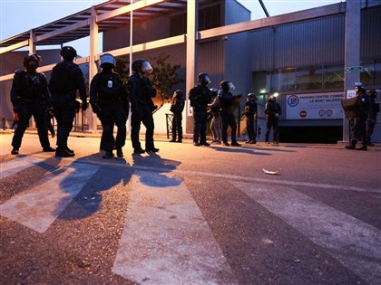 抗議青少年死亡引發暴動 法國部署4萬警察因應