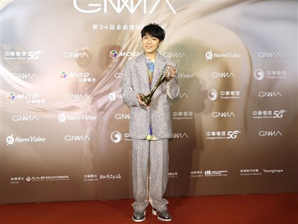 吳青峰摘金曲獎年度專輯 鼓勵唱出傷痛成就美好世界