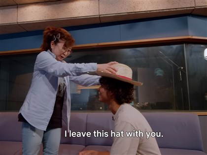 「魯夫」聲優田中真弓為航海王影集獻聲 贈草帽給真人版演員[影]