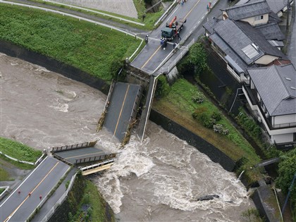 日本九州大雨成災 熊本縣金內橋崩塌45萬人接獲疏散指示