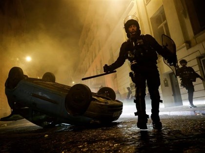 法國暴動延燒 消防員殉職、市長發動反暴力示威