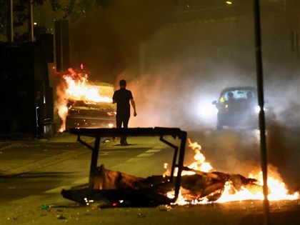 法國非裔青少年遭警槍殺引暴亂 外婆籲恢復社會平靜