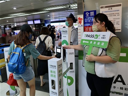 早安世界》TPASS通勤月票首個上班日 各地湧使用者運作順暢