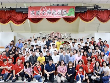 全家一起瘋 建國中學樂旗隊逆風前行