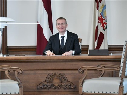 拉脫維亞總統宣誓就職 成歐盟首位公開出櫃元首