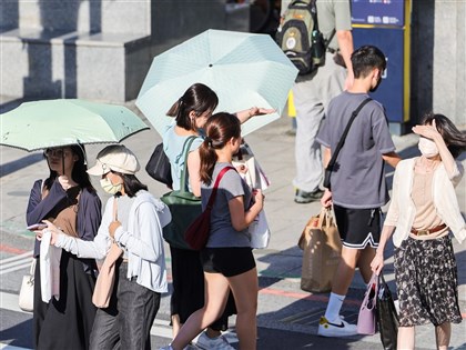 高溫炎熱台北上看38度 下午起花東沿海留意長浪