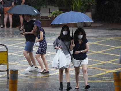 高溫悶熱南部花東偶有雨 西半部午後防雷雨