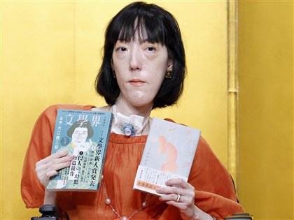 日本重度身障女作家市川沙央 以「駝背」奪芥川賞