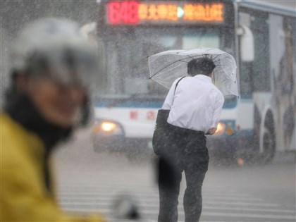 颱風杜蘇芮路徑強度仍未明朗 22日中南部及山區留意局部大雨