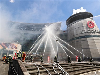 圖輯／北部萬安演習鬧區變空城 南港車站模擬遭飛彈襲擊水柱灌救