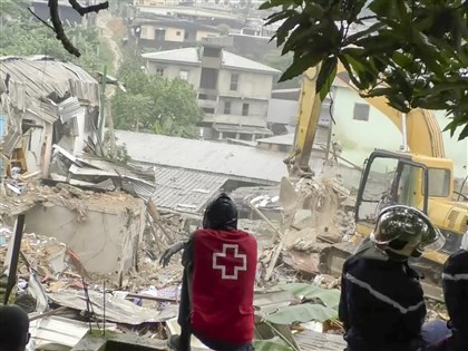 喀麥隆商業大城建築倒塌 死亡人數攀至37人