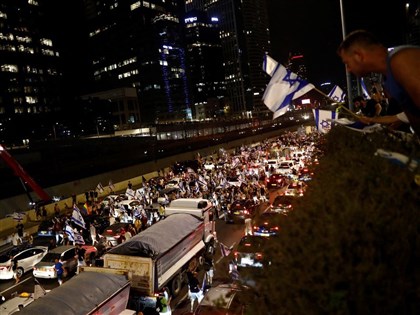 以色列國會通過限制最高法院權力法案 引發全國抗議[影]