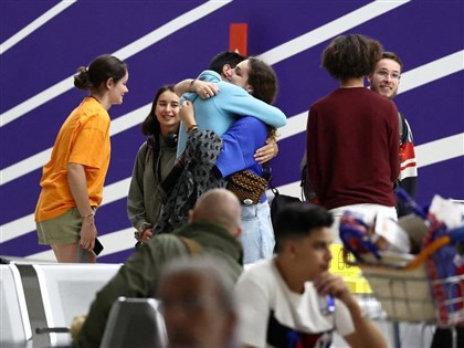 尼日政變局勢亂 法國首架撤僑班機載262人返國